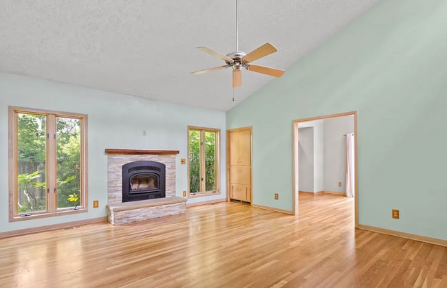 Building Photo - GREENVILLE LOOP- 3 bed | 2 bath house w/ private yard!