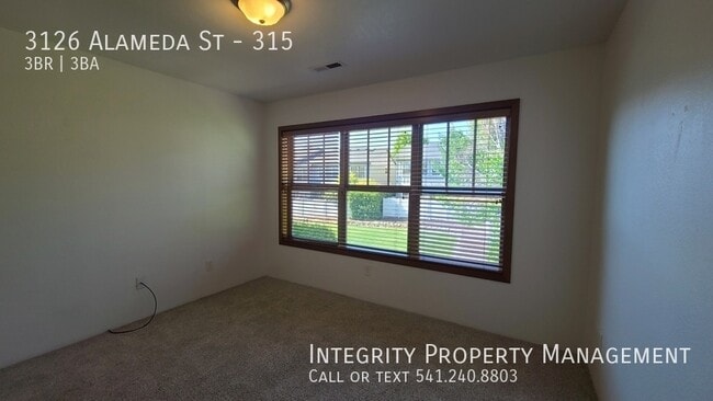 Building Photo - 3126 Alameda St