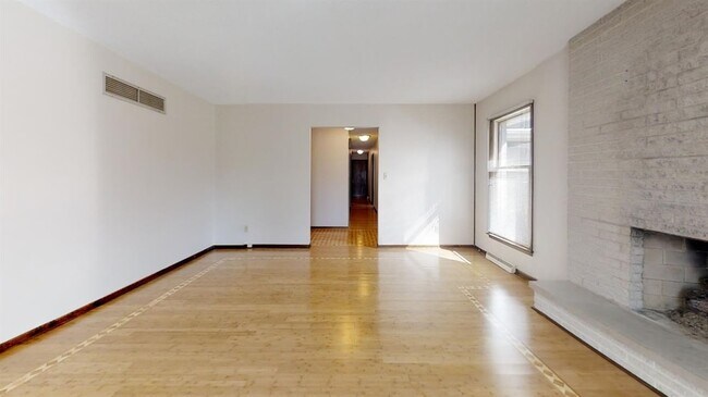 Building Photo - 933 High Meadow Dr