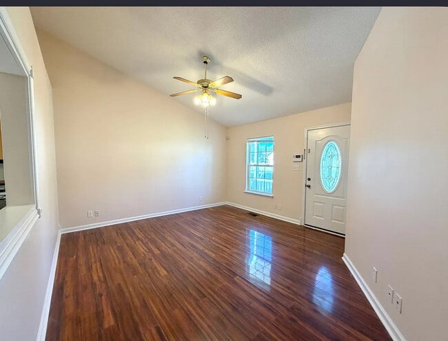 Building Photo - 120 Maxwell Dr