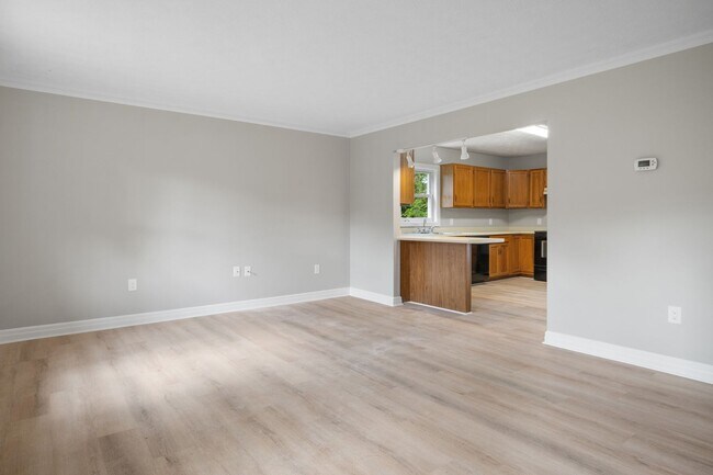 Building Photo - 385 Warren St