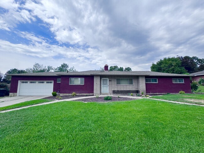 Primary Photo - 501 E Sumac Ave