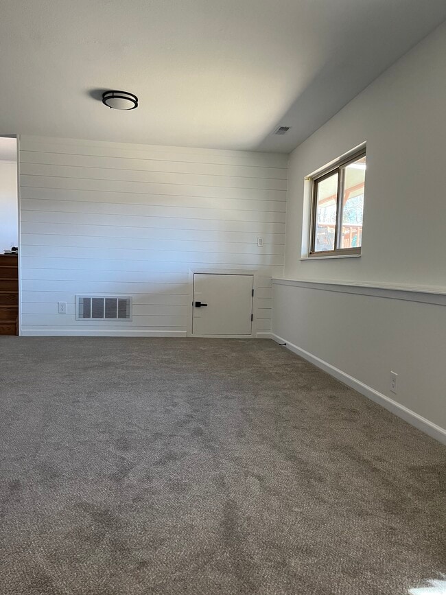 Building Photo - 5303 Meadowgreen Dr