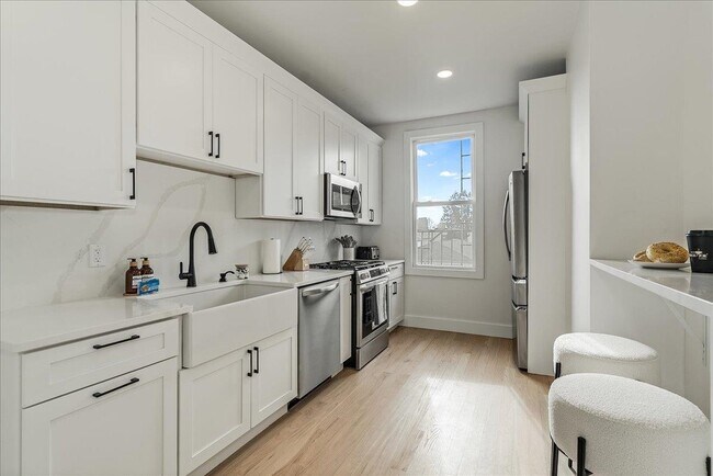 Building Photo - 97-99 Zabriskie St