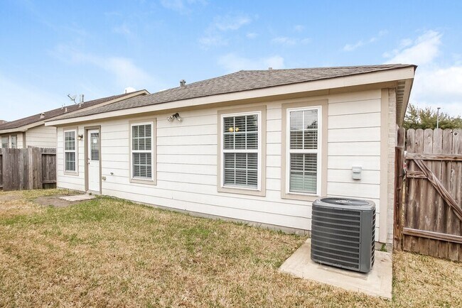 Building Photo - 8138 Sanders Glen Ln