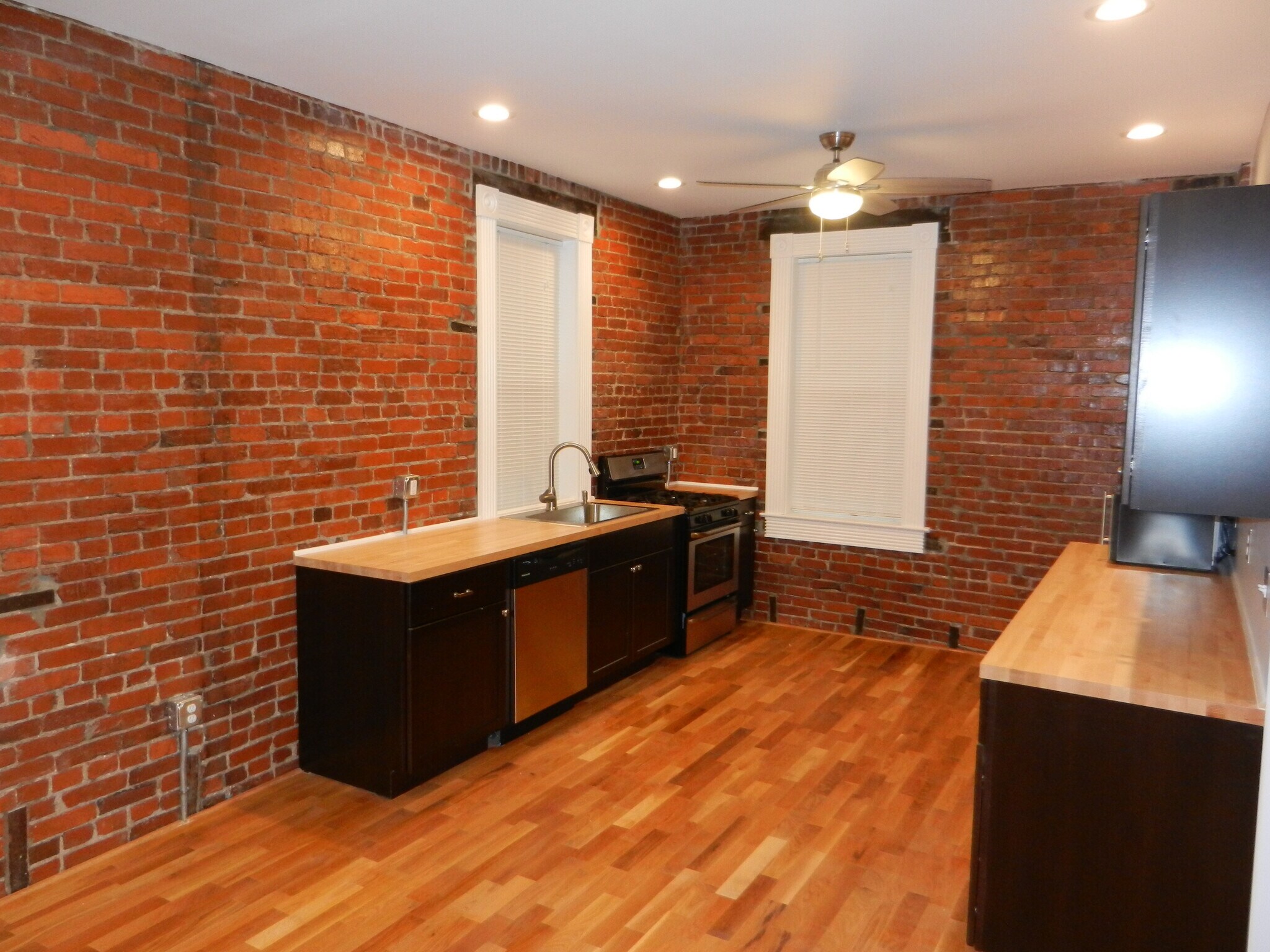 another kitchen view - 657 Evergreen Rd