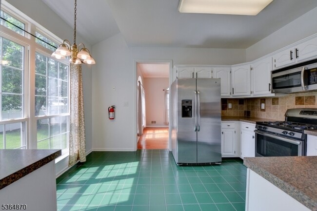 Building Photo - 5 Marco Polo Ct