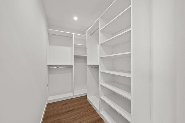 Building Photo - 101 Vía Colusa