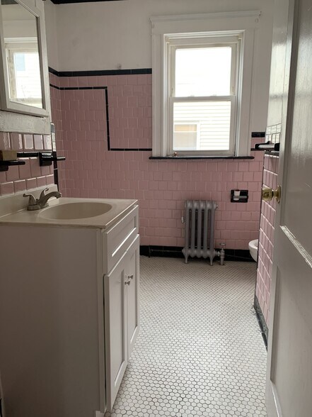 Building Photo - 67 Bellevue Ave