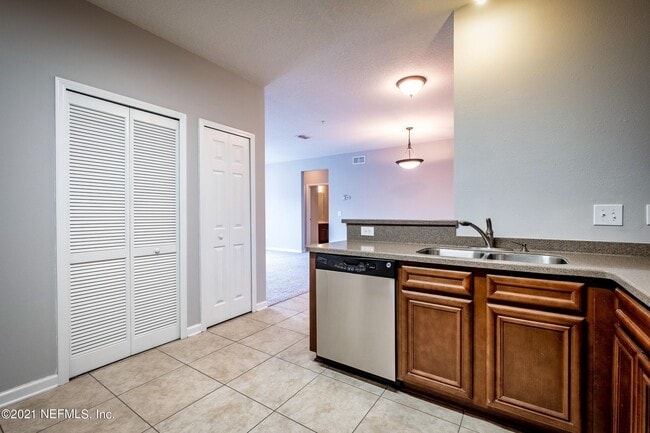 Building Photo - 4920 Key Lime Dr