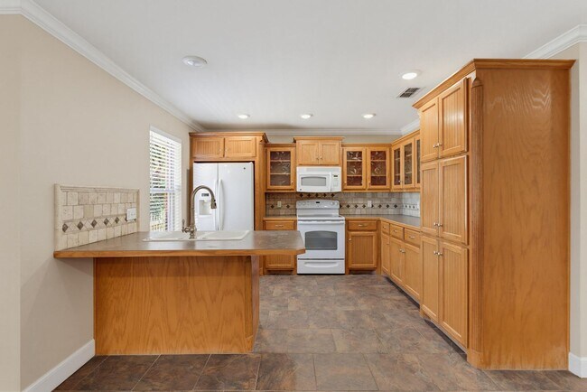 Building Photo - 286 Pilgrim Rd