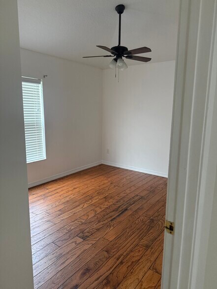 Building Photo - 453 Island View Cir