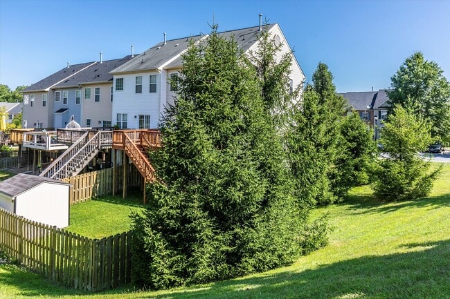 Building Photo - Twin Arch