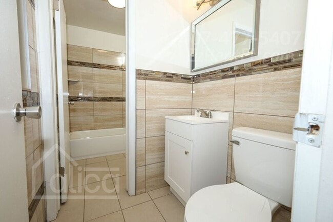 Building Photo - 6024 Oakcrest Cir