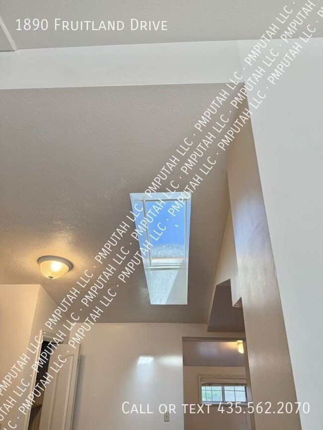 Building Photo - 1890 Fruitland Dr