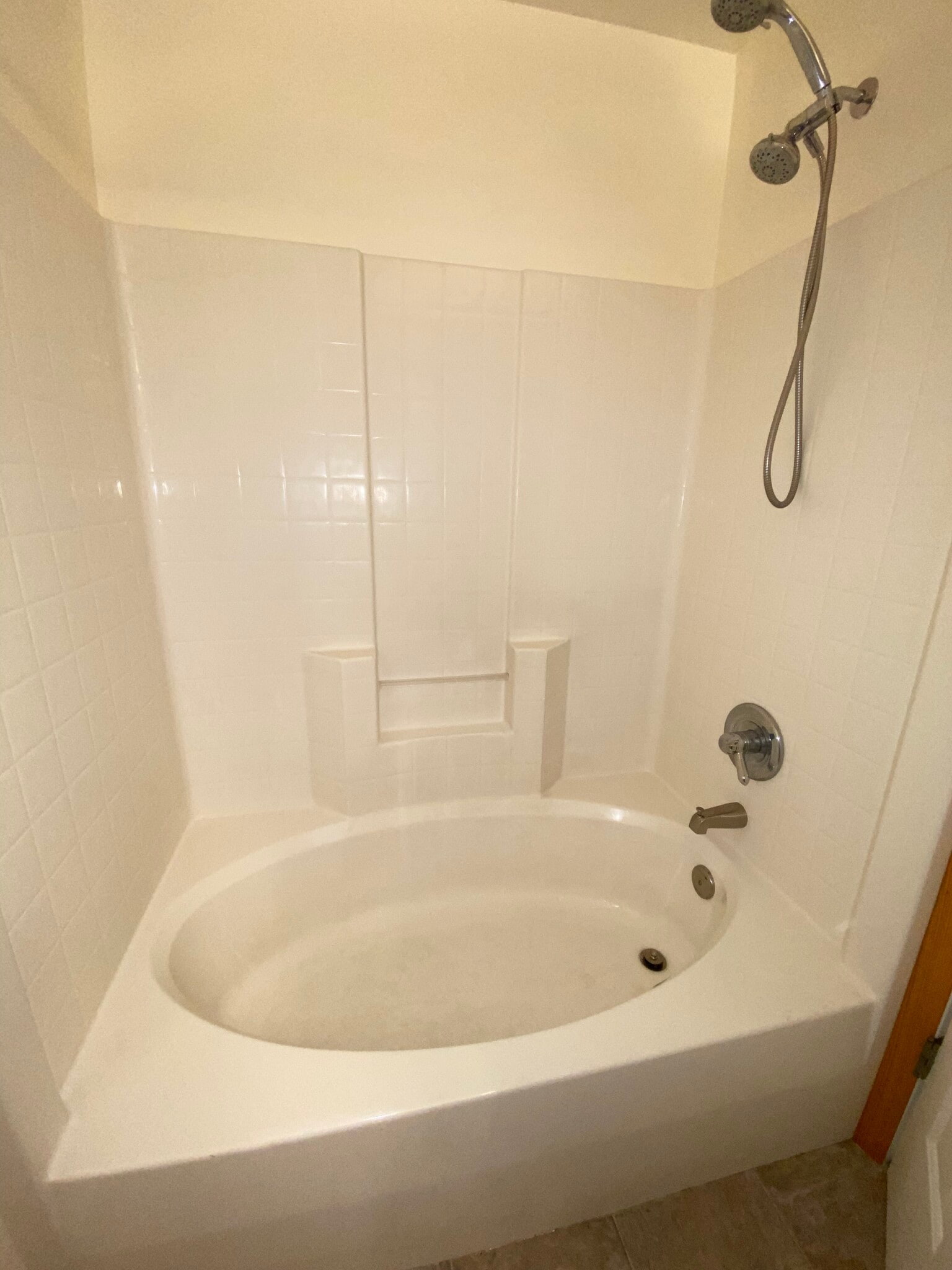 Oval Tub/Shower- both bathrooms - 425 SE Shell Ave