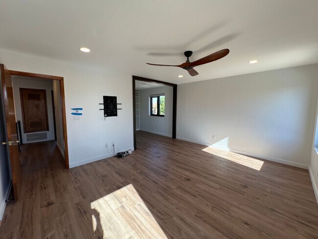 Building Photo - POOL HOME IN SHEFFIELD ESTATES!