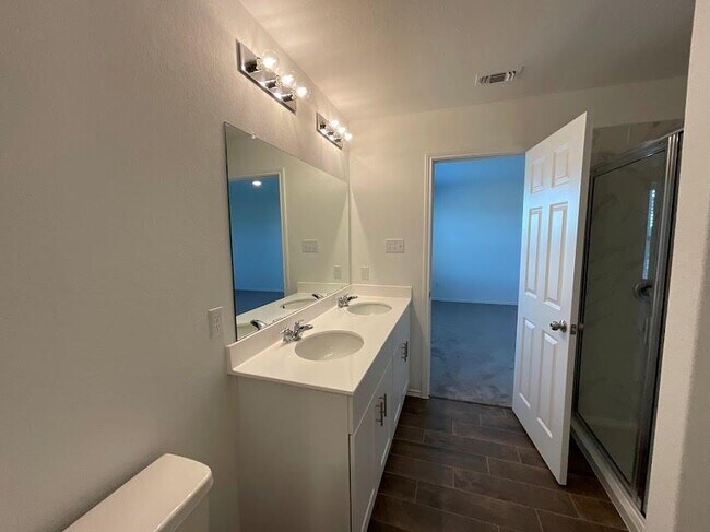 Building Photo - 337 Redonda Dr