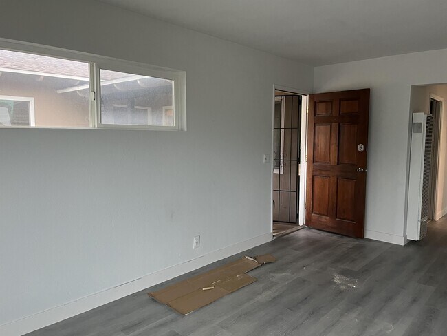 Building Photo - 609 S Cedros Ave