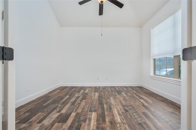 Building Photo - 14505 Ladera Blvd