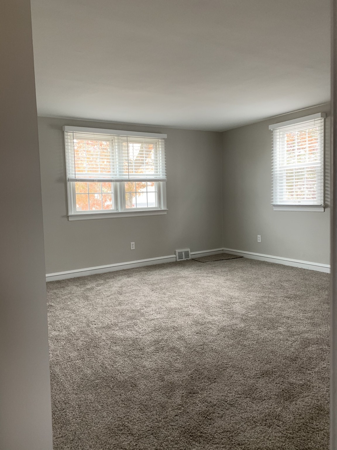 Living room(different angle) - 1310 W Kings Hwy