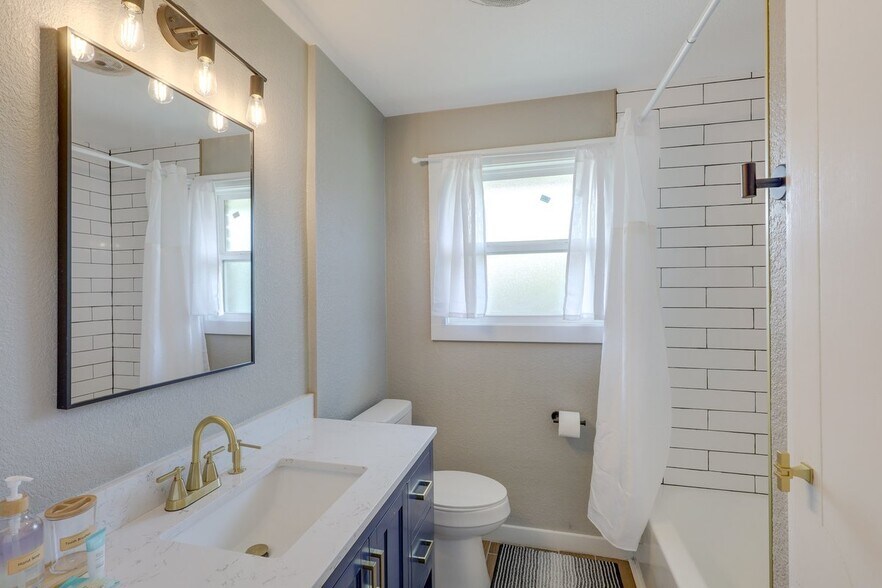 Building Photo - 2601 Bluejay Dr
