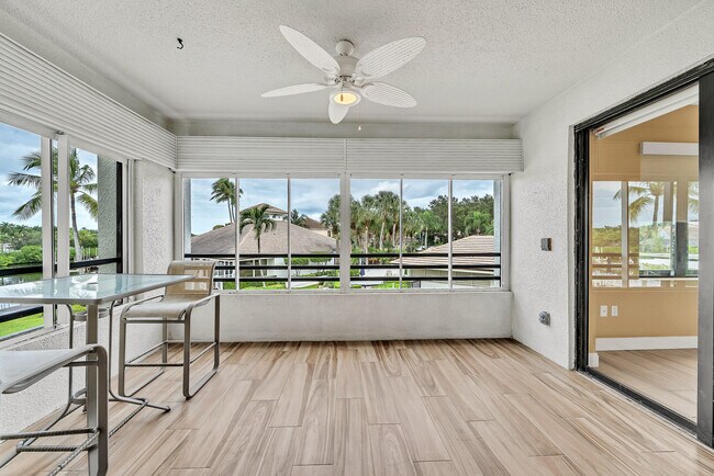 Building Photo - 827 Oak Harbour Dr