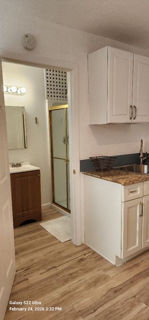 Building Photo - Large ADU Completely Renovated Single Occupancy Unit Semi Furnished