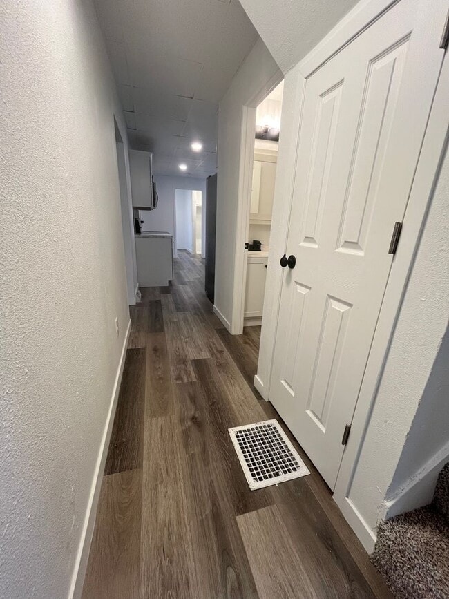 Building Photo - 4 Bed/1.5 Bath Rental Home in Central Sioux Falls!