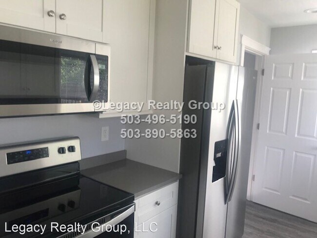 Building Photo - 4 br, 2 bath House - 3935 SE Harrison St