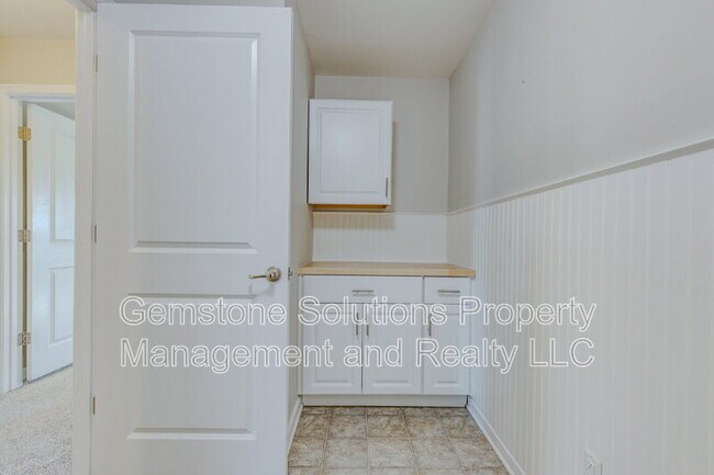 Building Photo - 2704 Orleans Dr