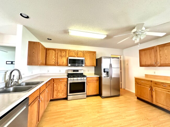 Building Photo - 9393 W Quarter Moon Dr