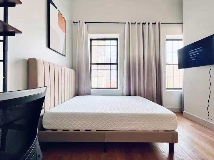 Building Photo - Furnished room/NOT APARTMENT