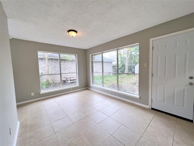 Building Photo - 2033 Sandy Knoll Dr