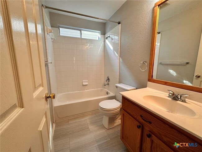 Building Photo - 2384 Medina Dr