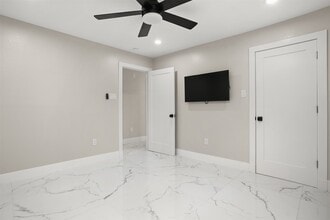 Building Photo - 4002 Dixie Farm Rd