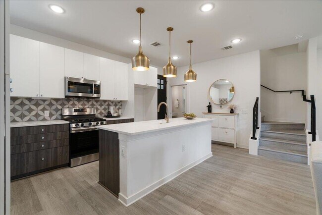 Building Photo - 2624 Metcalfe Rd