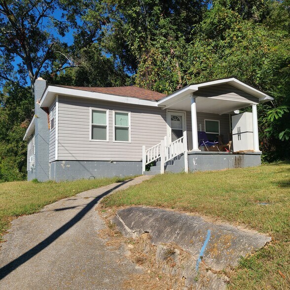Building Photo - 810 Kyle St