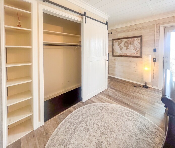 Building Photo - 511 Riverview Ct