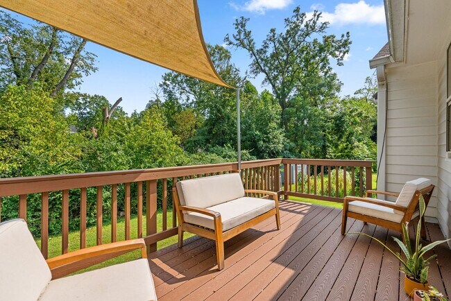 Building Photo - 5 Bed 3 Bath - Chevy Chase Rambler - Move ...