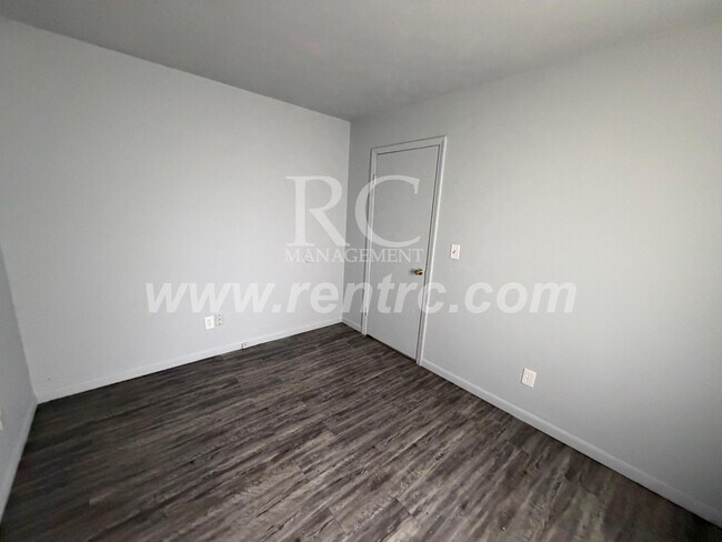 Building Photo - 125-B3 Scott-N