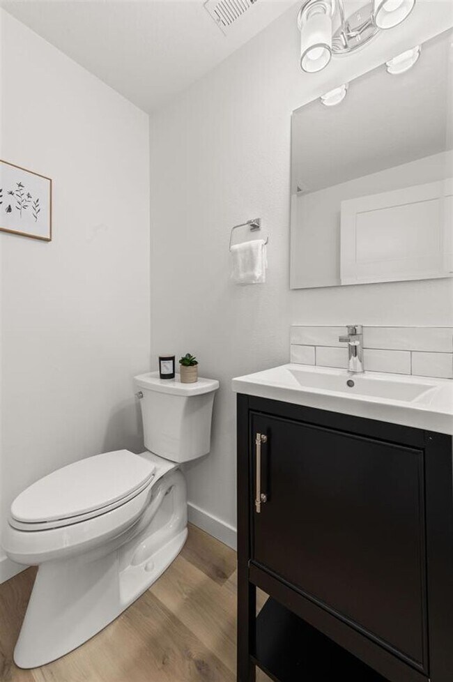 Building Photo - Brand New 2 Bed, 2 Bath Townhouse w/ a View!