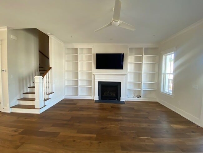 Building Photo - Welcome to our luxurious townhouse in the ...
