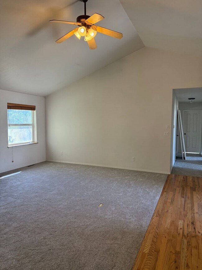 Building Photo - 3064 Oliver St