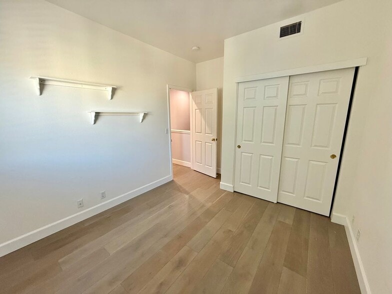 Building Photo - 4238 Diavila Ave