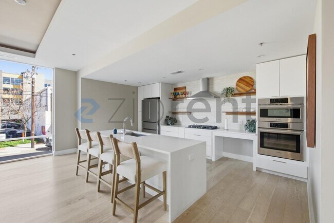 Building Photo - 214 Hunt St