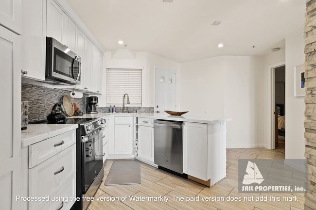 Building Photo - Newly Renovated Vacation Rental with Ocean...