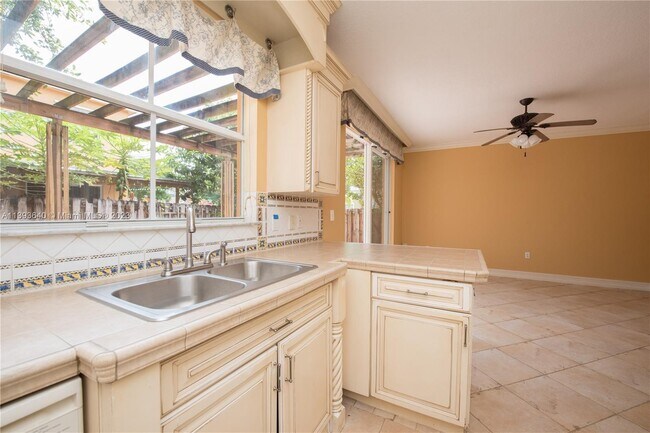 Building Photo - 731 SE 1st St