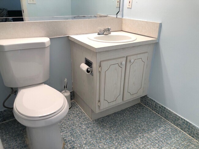 Building Photo - 32 Ventnor Dr