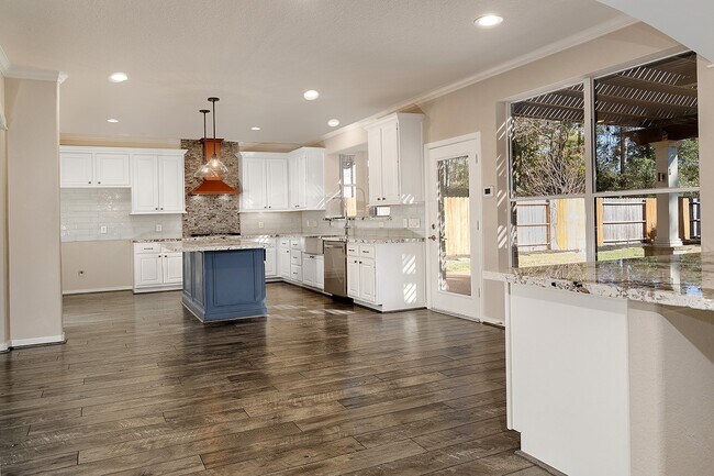 Building Photo - 138 Oriel Oaks Cir